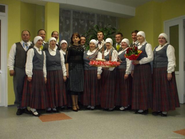 Vidējās paaudzes deju kolektīvs "Luste" sadancī Lauberē , vadītāja Anita Šarkovska.